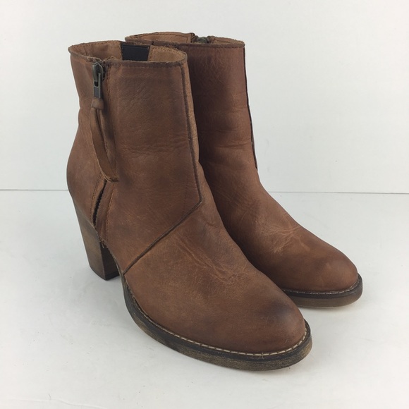 Steve Madden Shoes - Steve Madden Short Brown Boots Size 8